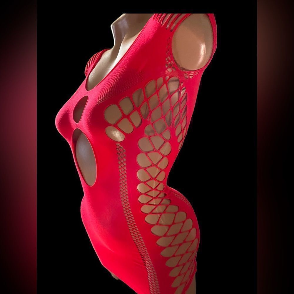 Another Red Top  - Picture 5 of 8